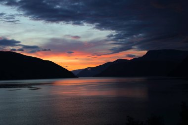 Sonnenaufgang - Sognefjord bei Fresvik / Sunrise - Fresvik yakınlarında Sognefjorden /
