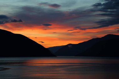 Sonnenaufgang - Sognefjord bei Fresvik / Sunrise - Fresvik yakınlarında Sognefjorden /