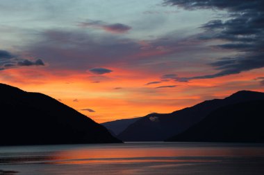 Sonnenaufgang - Sognefjord bei Fresvik / Sunrise - Fresvik yakınlarında Sognefjorden /