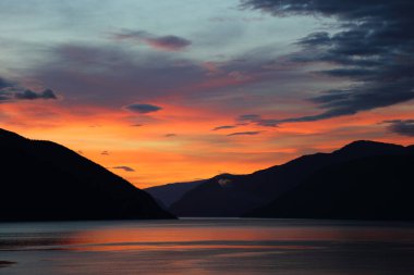 Sonnenaufgang - Sognefjord bei Fresvik / Sunrise - Fresvik yakınlarında Sognefjorden /