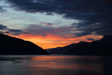 Sonnenaufgang - Sognefjord bei Fresvik / Sunrise - Fresvik yakınlarında Sognefjorden /