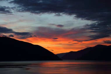Sonnenaufgang - Sognefjord bei Fresvik / Sunrise - Fresvik yakınlarında Sognefjorden /