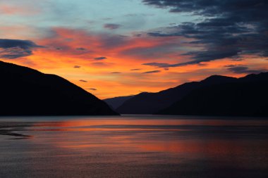 Sonnenaufgang - Sognefjord bei Fresvik / Sunrise - Fresvik yakınlarında Sognefjorden /