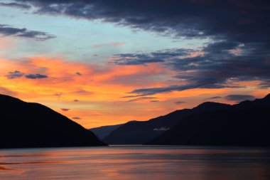 Sonnenaufgang - Sognefjord bei Fresvik / Sunrise - Fresvik yakınlarında Sognefjorden /