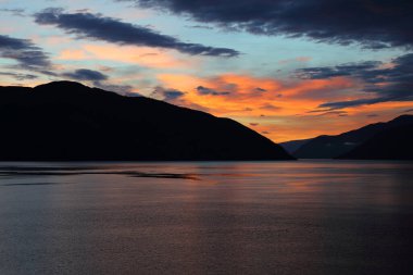 Sonnenaufgang - Sognefjord bei Fresvik / Sunrise - Fresvik yakınlarında Sognefjorden /