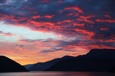 Sonnenaufgang - Sognefjord bei Fresvik / Sunrise - Fresvik yakınlarında Sognefjorden /