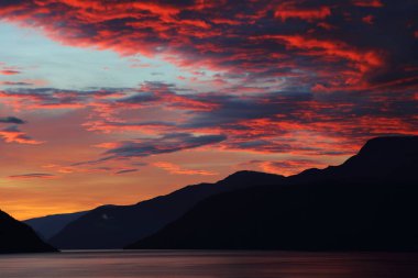Sonnenaufgang - Sognefjord bei Fresvik / Sunrise - Fresvik yakınlarında Sognefjorden /