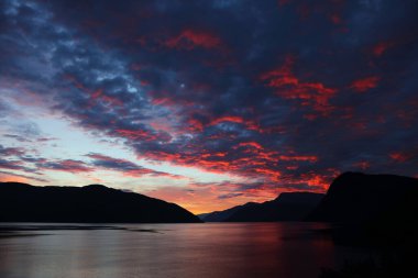 Sonnenaufgang - Sognefjord bei Fresvik / Sunrise - Fresvik yakınlarında Sognefjorden /
