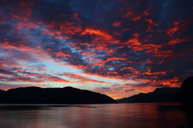 Sonnenaufgang - Sognefjord bei Fresvik / Sunrise - Fresvik yakınlarında Sognefjorden /