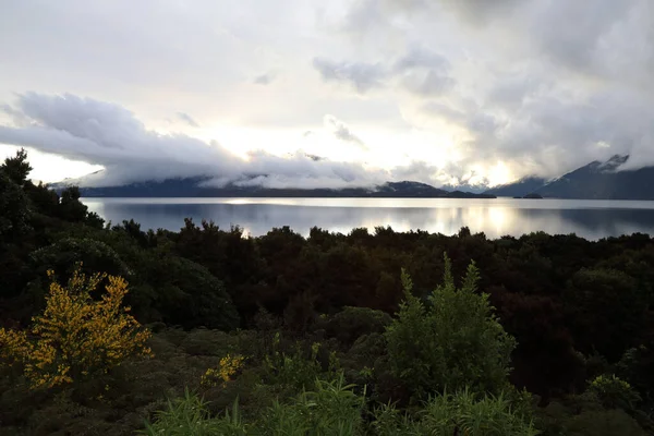 Λίμνη Anau Λίμνη Anau — Φωτογραφία Αρχείου