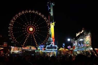 Riesenrad und Loopinggondel / Dönme dolap and Looping gondol or Booster 