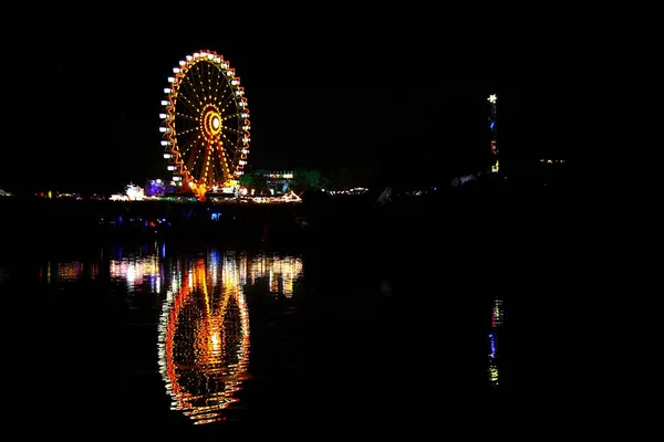 Riesenrad Und Loopinggondel Rueda Fortuna Góndola Booster Looping — Foto de Stock