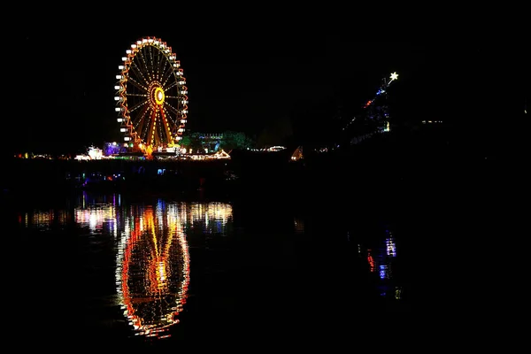 Riesenrad Und Loopinggondel Ferris Wheel Looping Gondola Vagy Booster — Stock Fotó