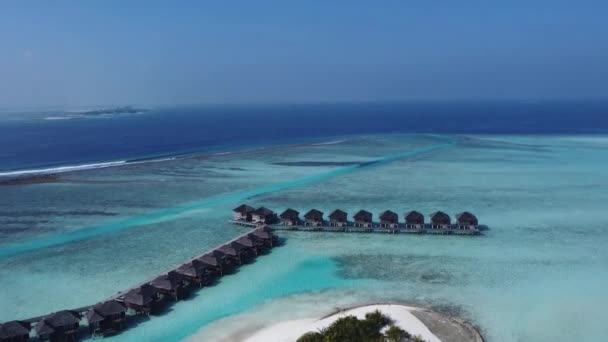 Maldív Szigetek Atoll Házakkal Trópusi Erdőkkel — Stock videók