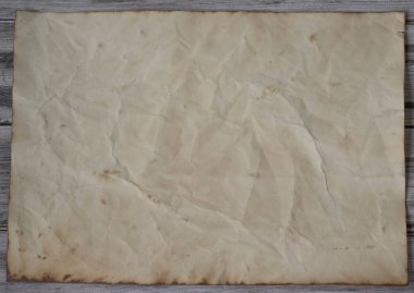 Kaba Grungy Kağıt. Eski bir kağıt parçası ahşap bir sırtüstü.