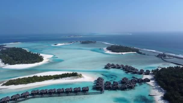 Flygfoto Över Lyxiga Bungalow Water Villas Maldiverna Komo Kakaoön — Stockvideo