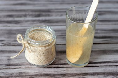 Psilyum bir muz kabuğudur. Bağırsakları temizlemek ve mikro florayı normalleştirmek için uygun bir diyete ek.