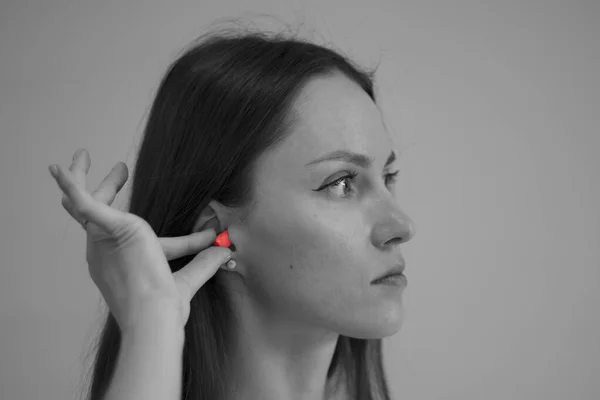 Woman Takes Earplugs Out Her Ears Black White Photo Bright — 图库照片