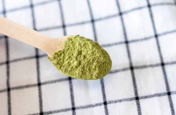 Matcha Green Tea Small Wooden Spoon Checkered Kitchen Towel — Stockfoto