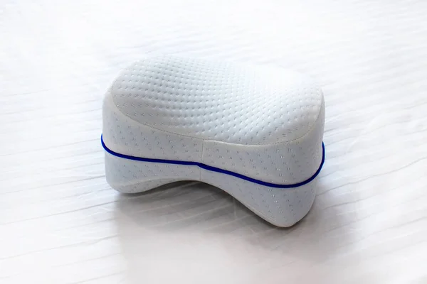 Orthopedic Knee Pillow Comfortable Sleep Pillow Lies Bed —  Fotos de Stock