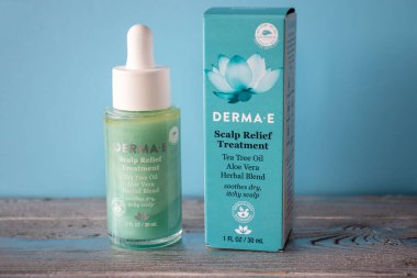 IRPEN, UKRAINE, 23 Eylül 20222, DERMA E Scalp Relief Treatment, Illustrative Editorial.