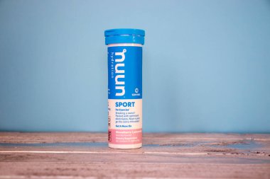 IRPEN, UKRAINE, 23 EPTEMBER 20222, Nuun, Hydration, Sport, Effervescent Electrolyte Supplement, Strawberry Lemonade, 10 Tablet İllüstrasyon Editörü
