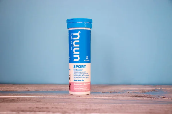 IRPEN, UKRAINE, 23 EPTEMBER 20222, Nuun, Hydration, Sport, Effervescent Electrolyte Supplement, Strawberry Lemonade, 10 Tablet İllüstrasyon Editörü