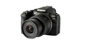 IRPEN, UKRAINE, 23 EPTEMBER 20222, Kamera Canon EOS R10 ve RF 18 45 STM, Illustrative Editorial.