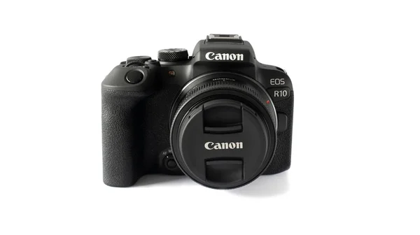 IRPEN, UKRAINE, 23 Eylül 20222, Kamera Canon EOS R10 ve RF 18 45 STM, Resimli Editör.