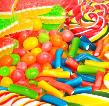 Şekerleme, karamel, jöle, lolipop. Renkli ve parlak tatlılar.