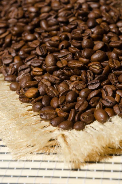 Кофейные Зерна Крупным Планом Мешковине Arabica Является Наиболее Распространенным Типом — стоковое фото