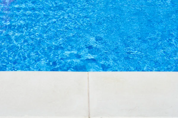 Clean White Ceramic Tiles Blurred Blue Swimming Pool Tropical Resort — Stockfoto