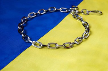 There is a chain on the flag of Ukraine. The war will end and Ukraine will become an independent, free and European power. The entire progressive world is on the side of Ukraine.