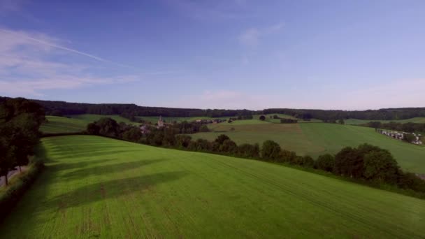 Rolling Hills Meadows Natural Fences Wooded Banks Rural Roads Beusdael — Stockvideo