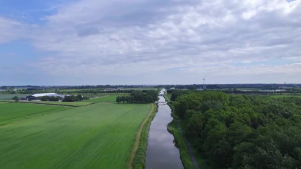 Drone Stabilire Colpo Volando Rivelando Prati Verdi Campi Canale Una — Video Stock