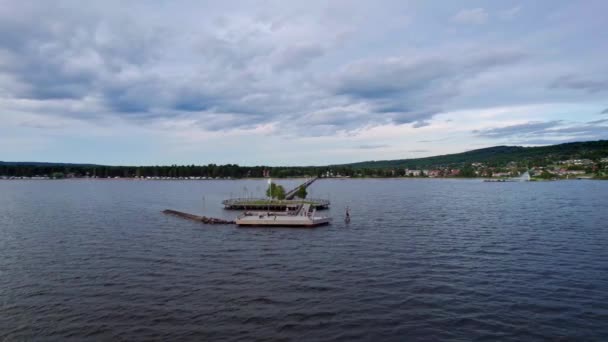 Dolly Shot Wooden Jetty Tourists Enjoying View Lake Town Rattvik — Stock Video