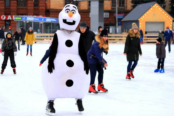 Funny Snowman Skating Skating Rink Winter Sports Clubs Active Family — Stock Photo, Image