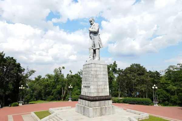 ウクライナの詩人タラス シェフチェンコへの最大の記念碑 都市Dneprのドローンからの眺め Dnepropetrovsk ウクライナ 2021 — ストック写真