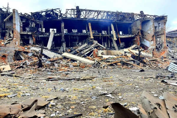 Edificio Civile Distrutto Bruciato Dopo Attacco Missilistico All Aereo Russo — Foto Stock