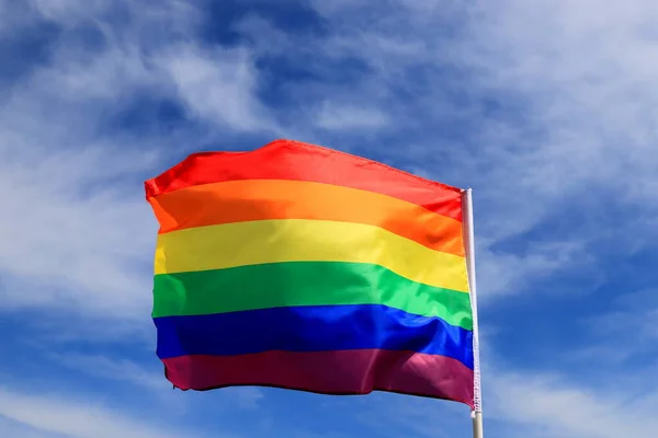 Bandera Realista Del Arco Iris Organización Lgbt Ondeando Contra Cielo — Foto de Stock