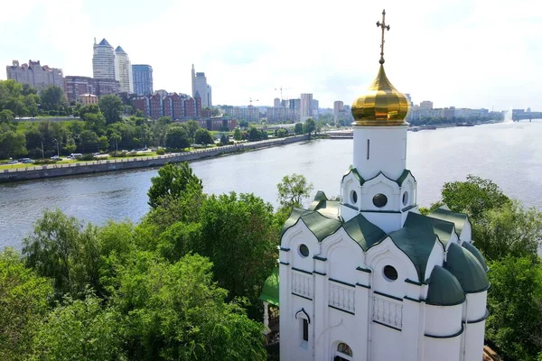 Bâtiments Gratte Ciel Ville Dnipro Dnepropetrovsk Ukraine Belle Église Chrétienne — Photo