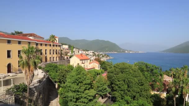 Cidade Pitoresca Herceg Novi Montenegro Montanhas Baía Kotor Paisagem Pitoresca — Vídeo de Stock
