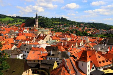 Cesky Krumlov 'un Panoraması. Güzel ve renkli bir Çek kasabası. Şehir, Vltava Nehri üzerindeki UNESCO Dünya Mirası Alanıdır. Çekçe, Krumlov