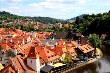 Cesky Krumlov 'un Panoraması. Güzel ve renkli bir Çek kasabası. Şehir, Vltava Nehri üzerindeki UNESCO Dünya Mirası Alanıdır. Çekçe, Krumlov