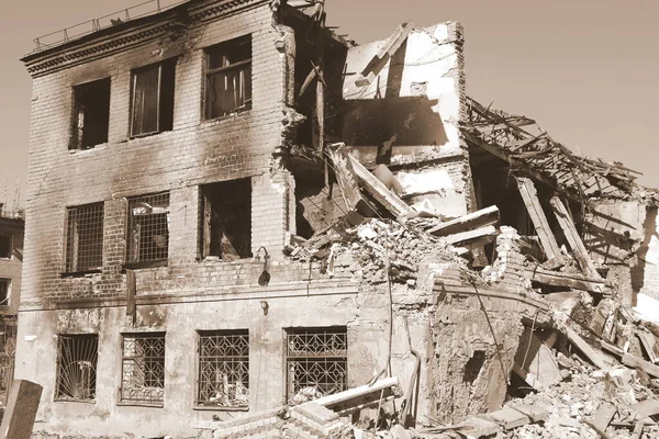 Zerstörtes Haus Ukraine Zerstörtes Und Niedergebranntes Ziviles Gebäude Nach Raketenangriff — Stockfoto
