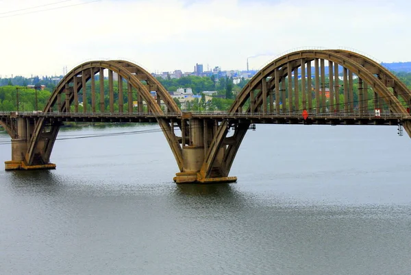 Železniční Obloukový Most Přes Řeku Dnipro Pohled Město Dnepr Podzimní — Stock fotografie