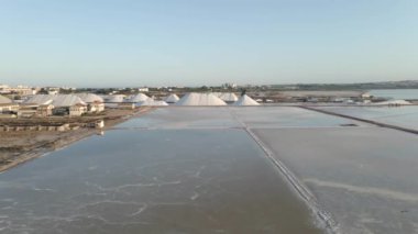 Torrevieja 'dan Las Salinas Salt Lake, Costa Blanca, Alicante İspanya ili - hava aracı atışı
