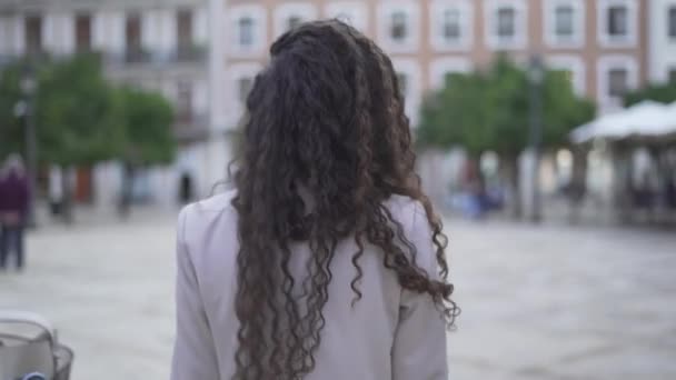 Moroccan Woman Long Curly Hair Walking City Park Daytime Back — 图库视频影像