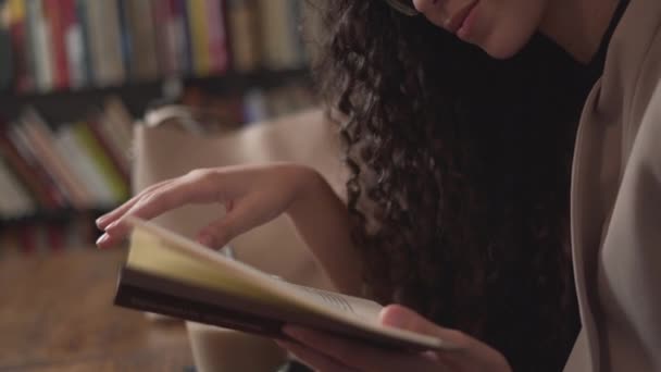 Moroccan Girl Smiling While Reading Book Close Horizontal — ストック動画