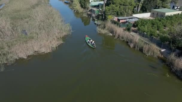 Aerial Drone Footage Boat Tourists Visit Natural Park Albufera Valencia — Stockvideo